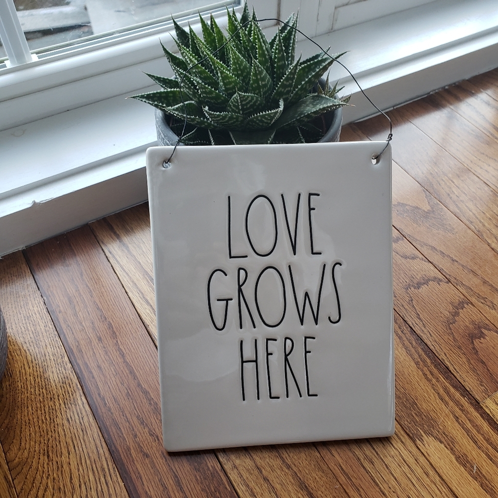 Rae Dunn “Love Grows Here” Wall Hanging FARMHOUSE - Picture 2 of 5